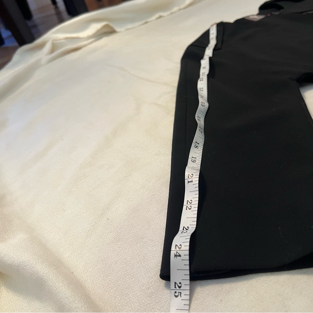 Elegant Black fully lined Women's cropped Jacket - Picture 12 of 14
